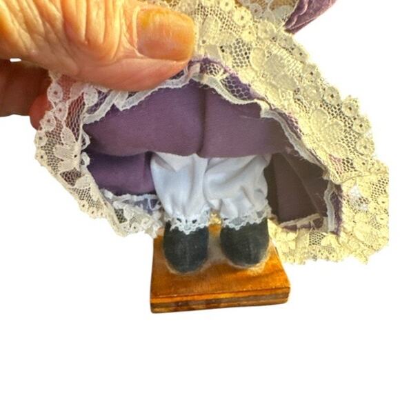 Vintage Hand Crafted Soft Sculpt Purple Velvet Dress Grandmother Doll - Picture 8 of 10